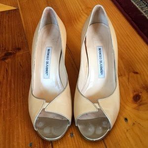 Manolo Blahnik - Cream & Gold Leather Pumps